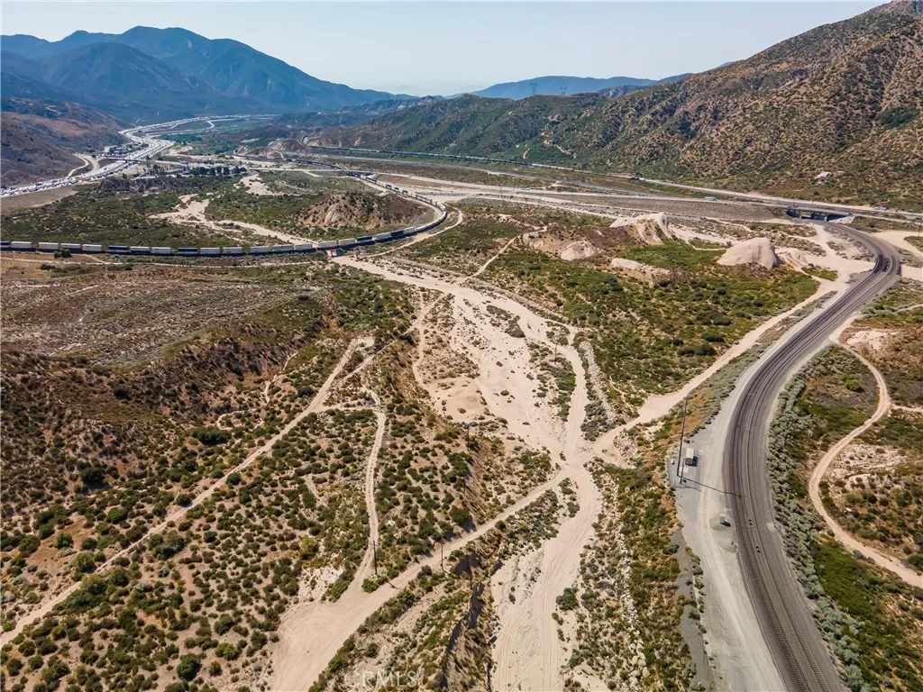 4292 Davis Ranch Phelan, CA 92371 - Photo 10 of 28