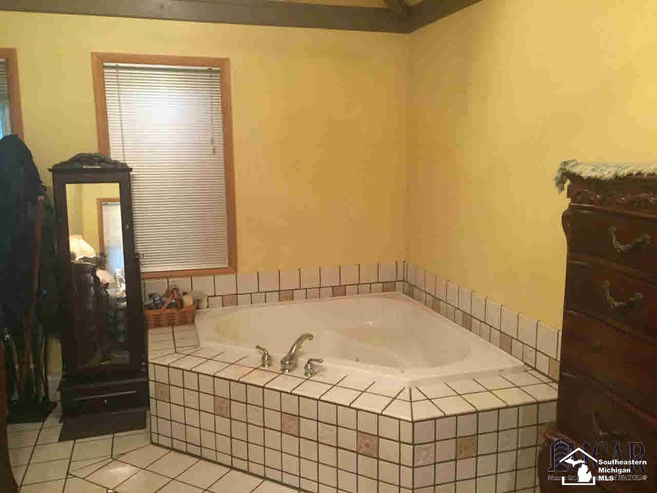 19410 Savage Road Belleville, MI 48111 - Photo 17 of 24 21319285-16.JPG