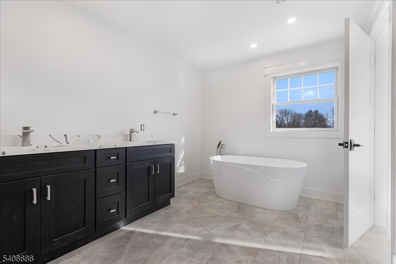 759 Mechlin Corner Road Hampton, NJ 08827 - Photo 30 of 49 a bathroom with a bathtub and sink