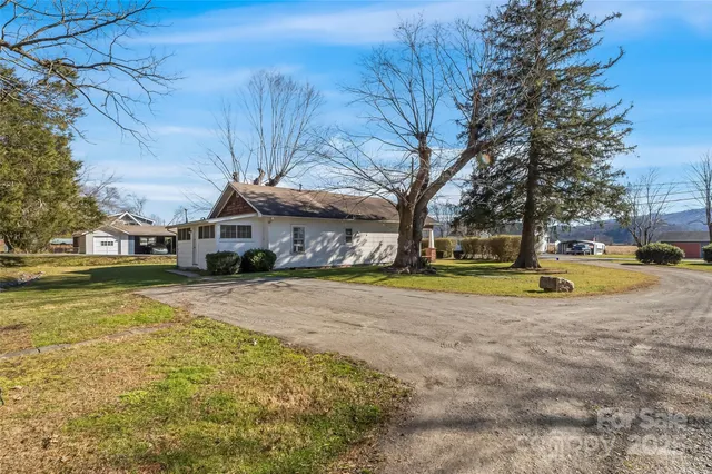 $275,000 | 503 Old Hendersonville Highway, Brevard, NC 28712