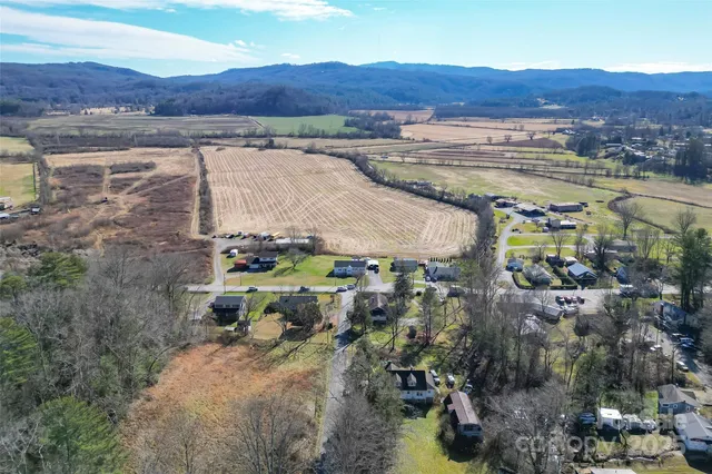 $275,000 | 503 Old Hendersonville Highway, Brevard, NC 28712
