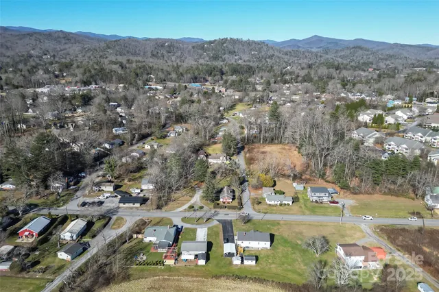 $275,000 | 503 Old Hendersonville Highway, Brevard, NC 28712