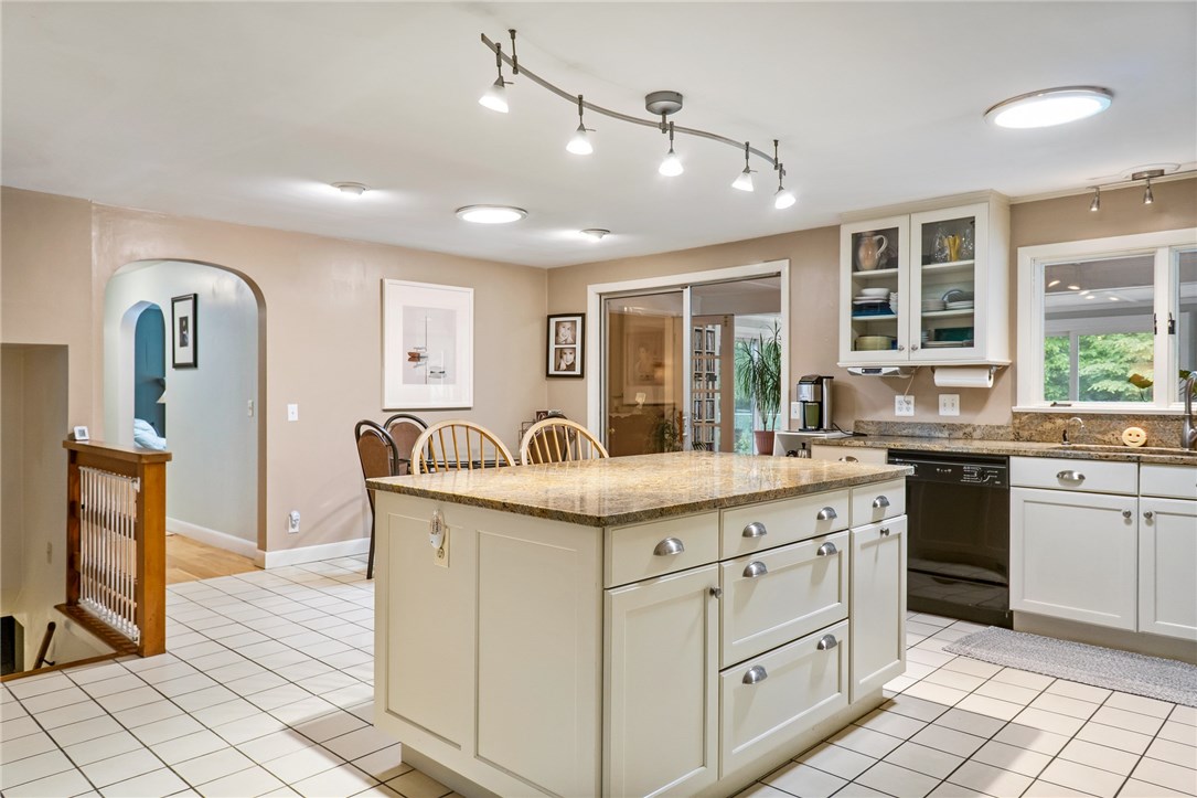 1597 Middle Road East Greenwich, RI 02818 - Photo 4 of 29 Gallery Image 4