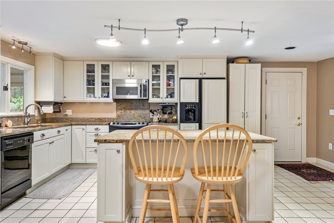 1597 Middle Road East Greenwich, RI 02818 - Photo 6 of 29 Gallery Image 6