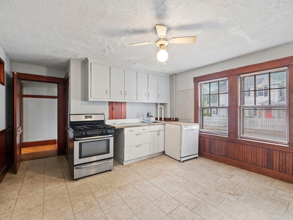 104 Great Road Maynard, MA 01754 - Photo 11 of 37