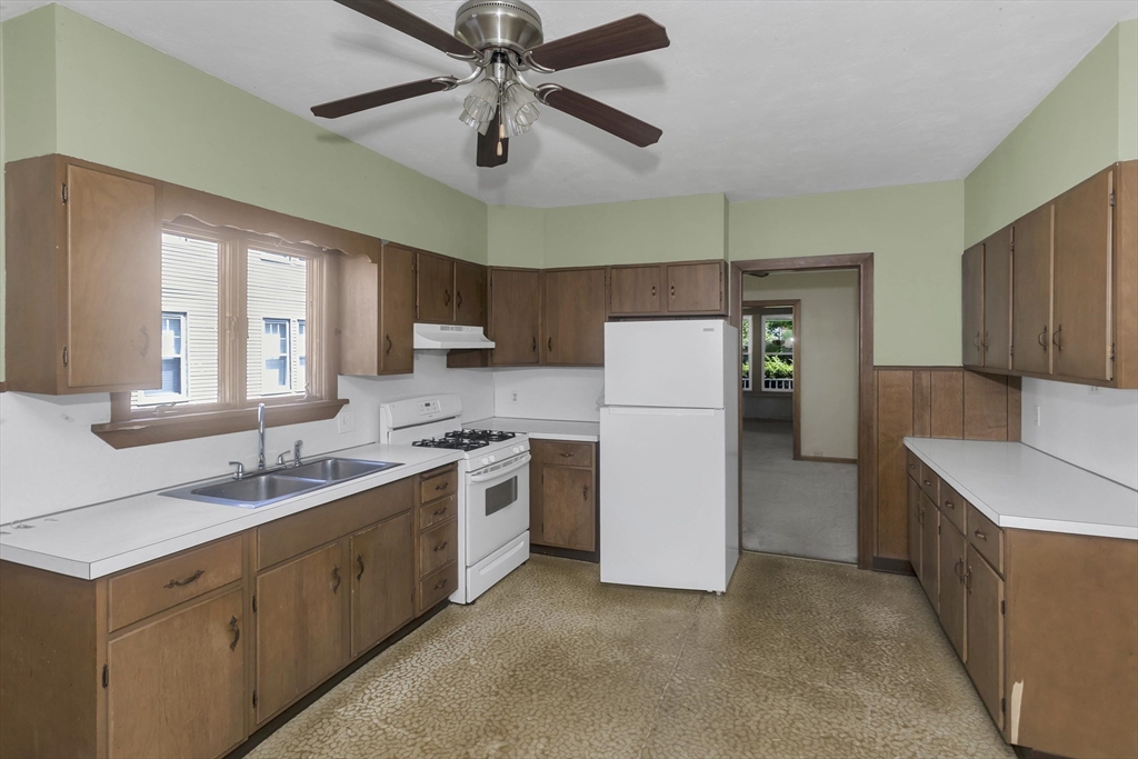 53 Calumet Road Holyoke, MA 01040 - Photo 11 of 24