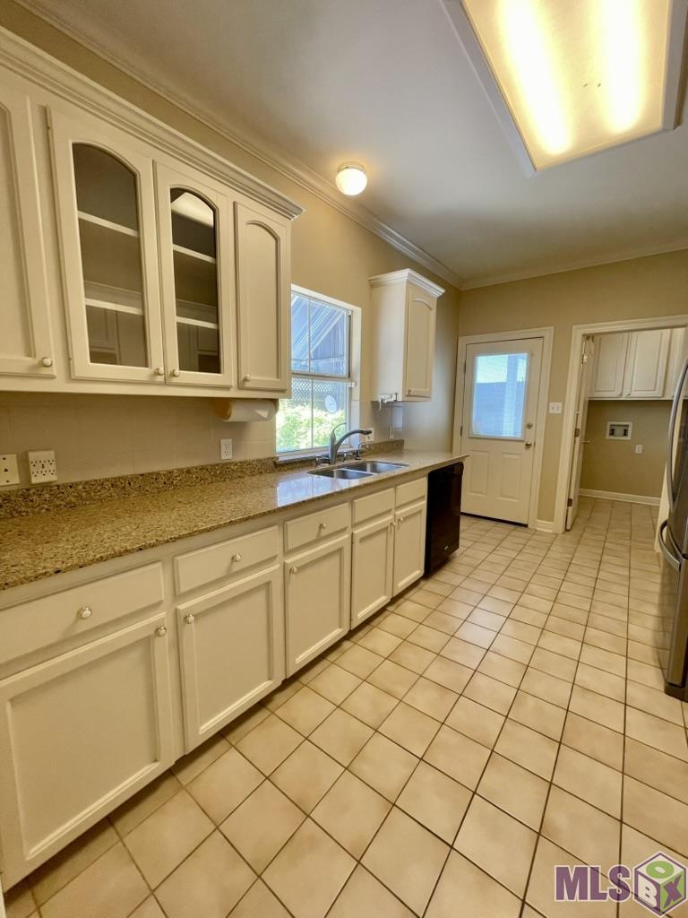 1741 Obrien Drive St. George, LA 70810 - Photo 11 of 27 Kitchen to Laundry to Rear Exit Door