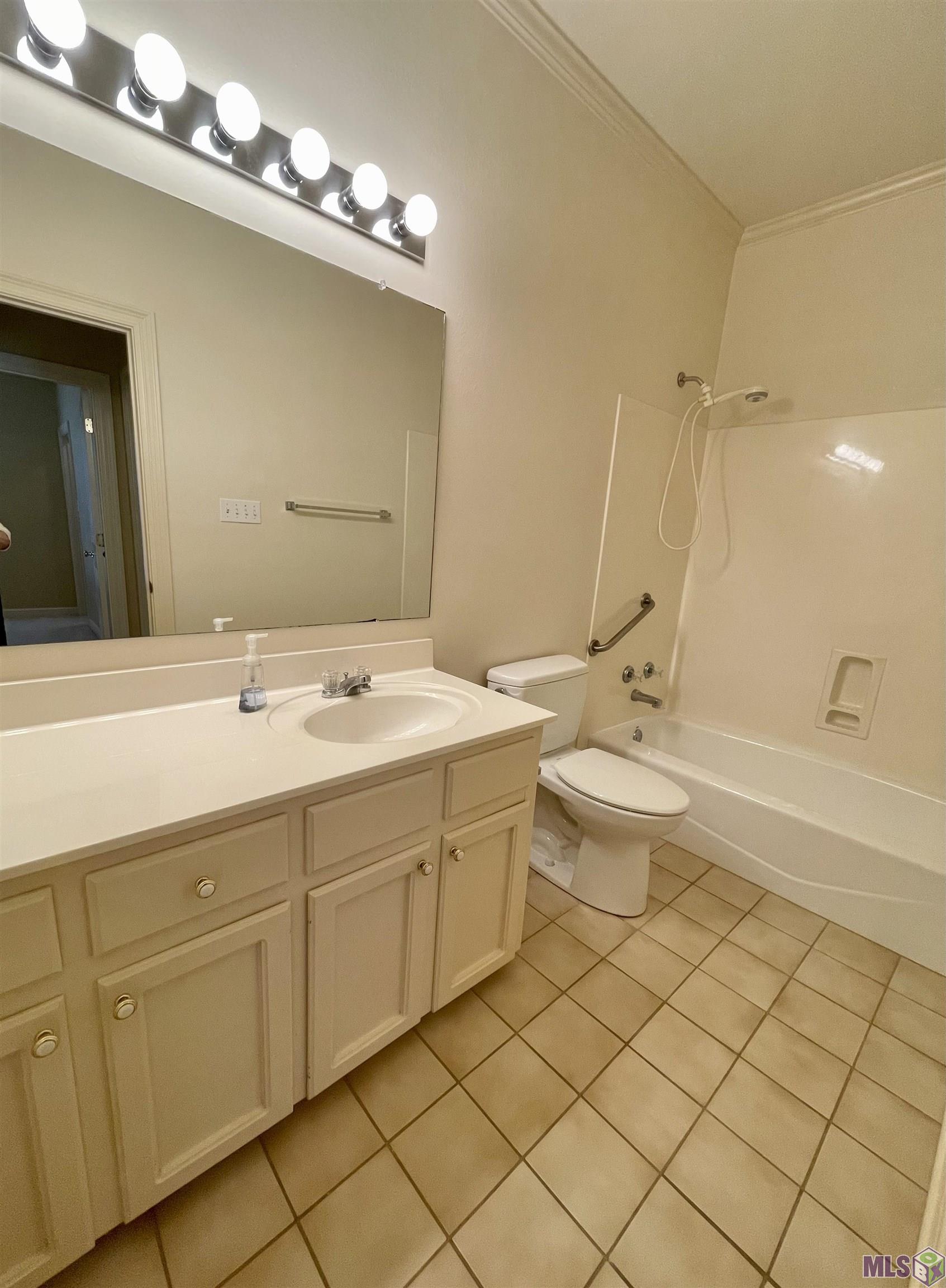 1741 Obrien Drive St. George, LA 70810 - Photo 16 of 27 Bathroom for Front Bedrooms and Guests