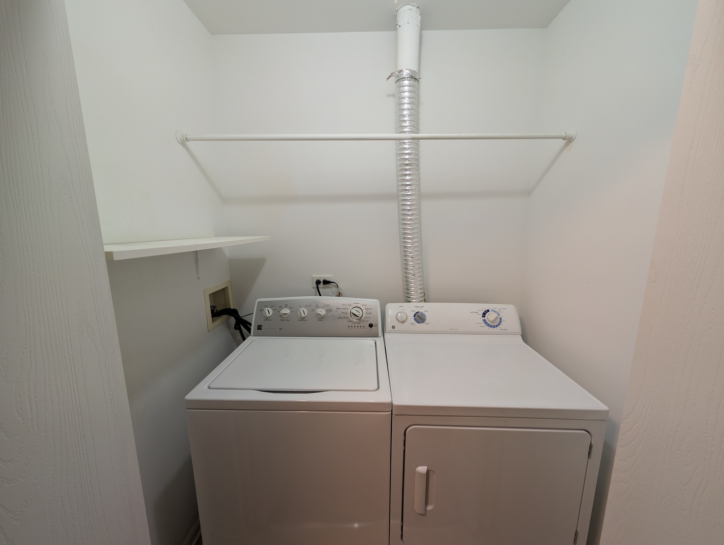 671 Fieldcrest Drive South Elgin, IL 60177 - Photo 22 of 22 a utility room with dryer and washer