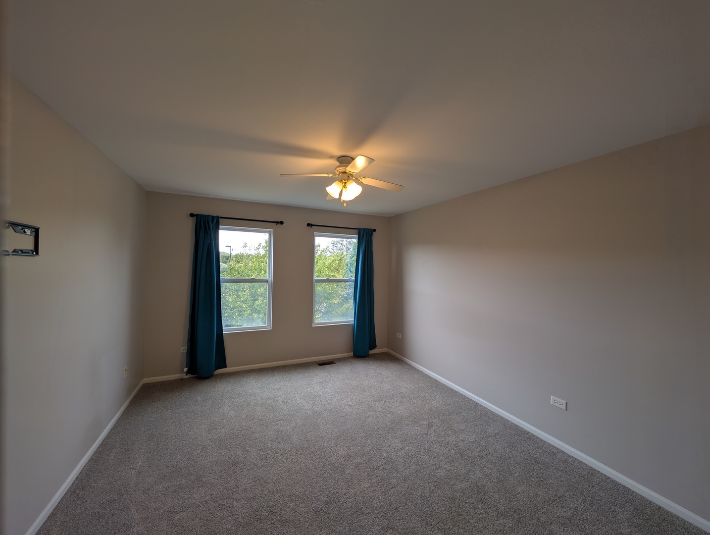 671 Fieldcrest Drive South Elgin, IL 60177 - Photo 8 of 22 a view of an empty room with a window