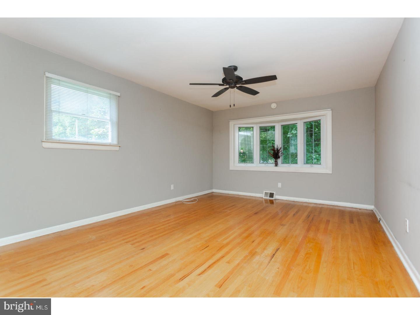 400 Glenlock Road Ridley Park, PA 19078 - Photo 4 of 25 Living Room
