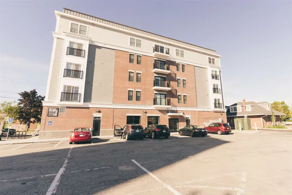 $1,995 | 10 4th Street, Unit 304, Dover, NH 03820