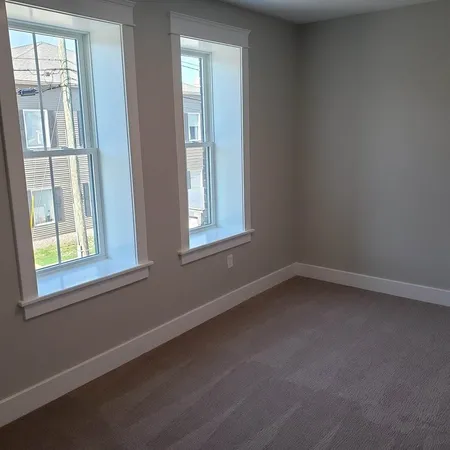 $1,995 | 10 4th Street, Unit 304, Dover, NH 03820