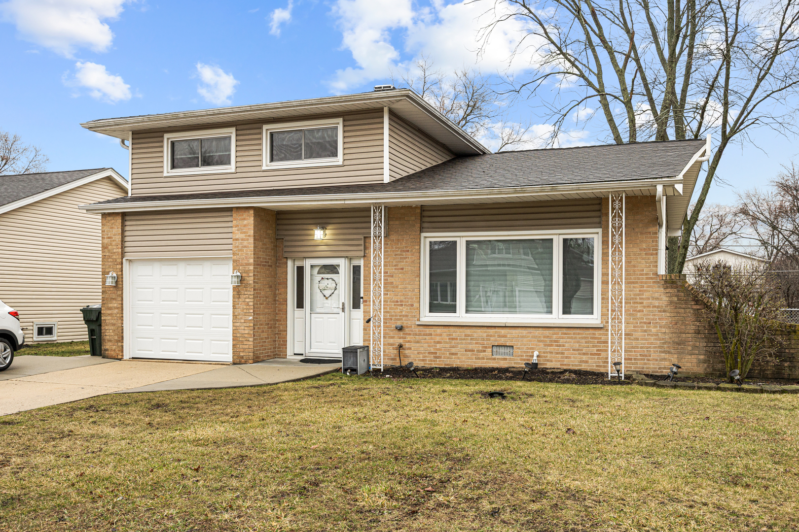 1811 Azalea Lane Mount Prospect, IL 60056 - Photo 2 of 25