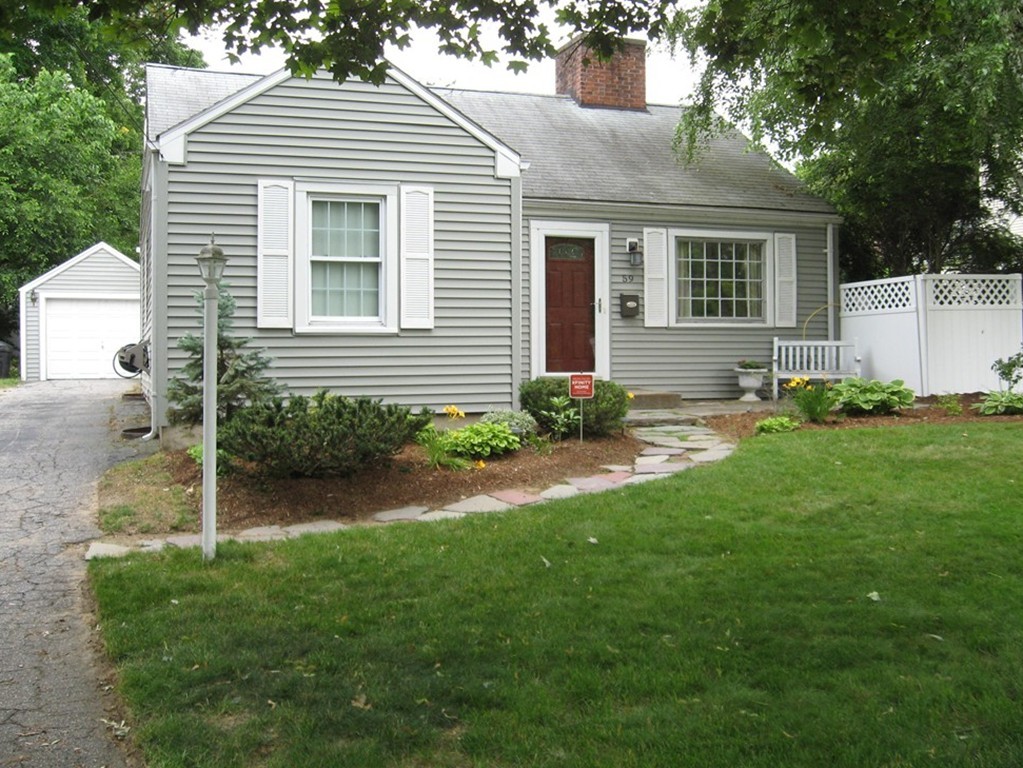 59 Mayflower Road Springfield, MA 01118 - Photo 2 of 27 a front view of a house with garden