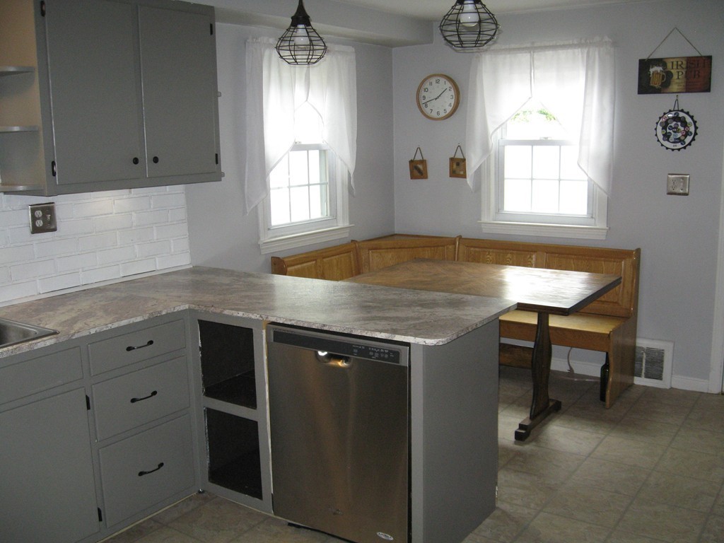 59 Mayflower Road Springfield, MA 01118 - Photo 10 of 27