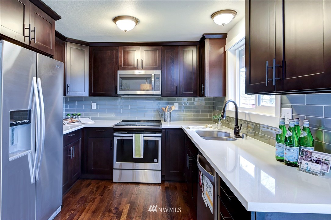 3406 Northeast 10th Place Renton, WA 98056 - Photo 4 of 9 Gallery Image 4