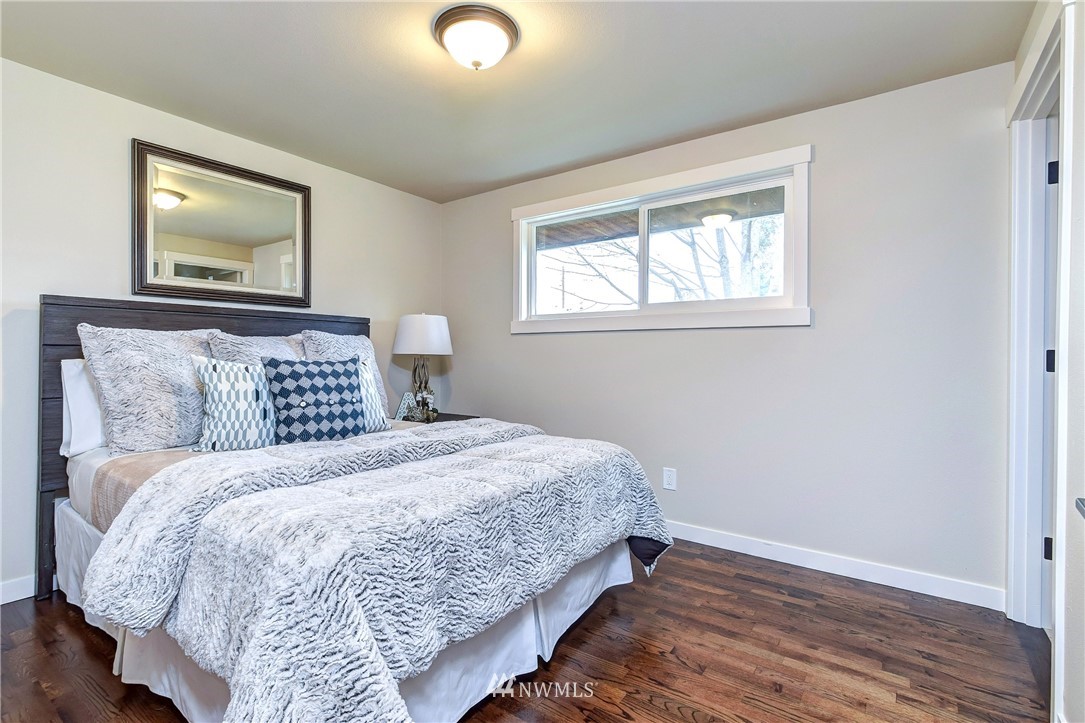 3406 Northeast 10th Place Renton, WA 98056 - Photo 7 of 9 Gallery Image 7