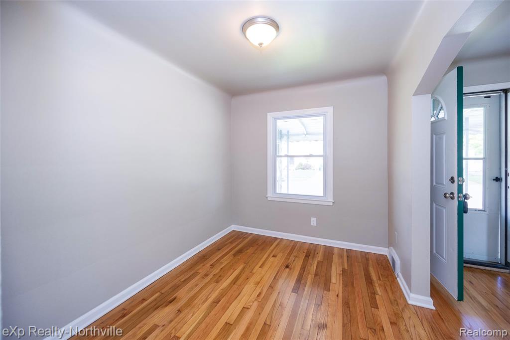 423 Campbell Street River Rouge, MI 48218 - Photo 6 of 32