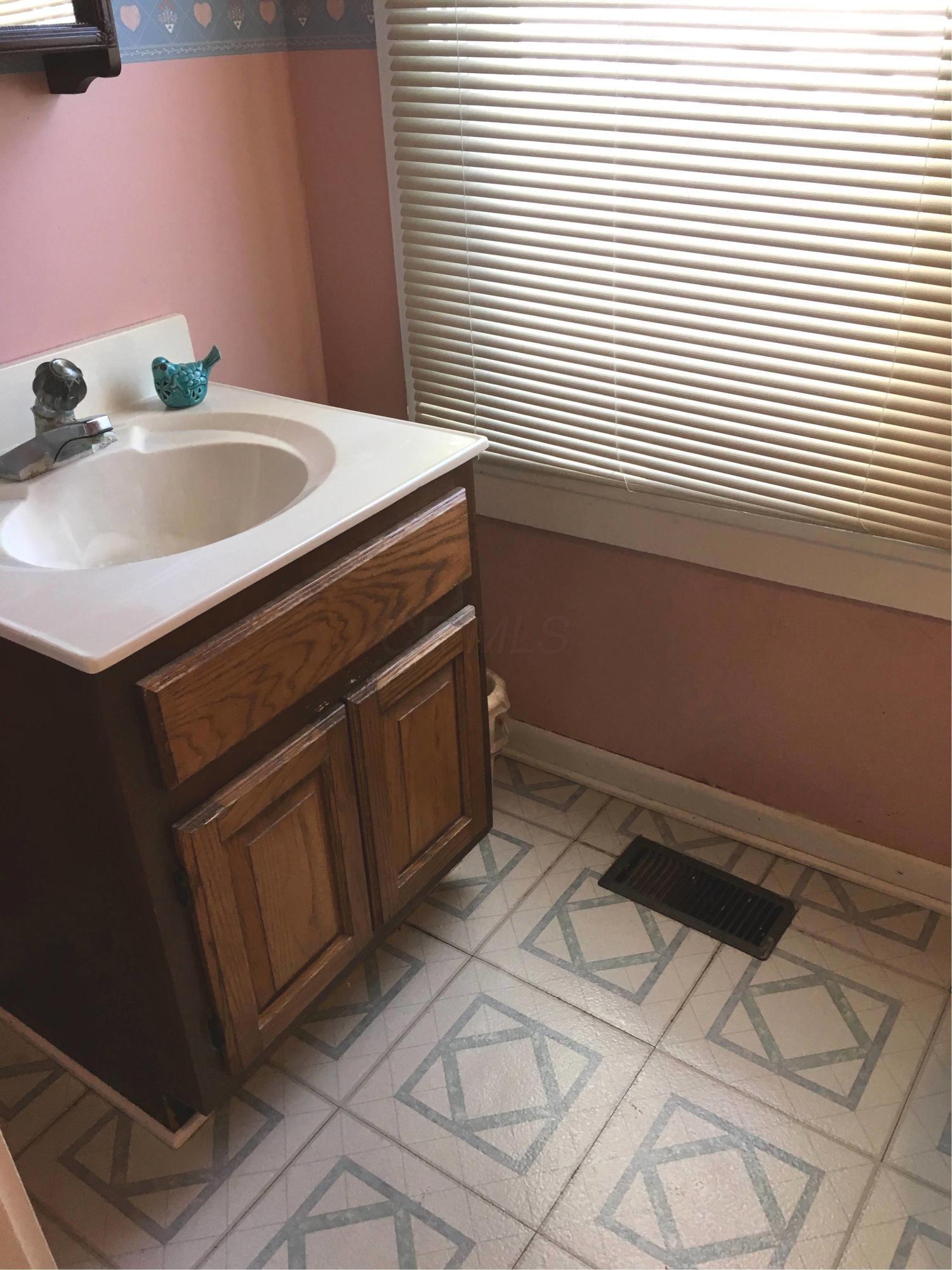 47 Front Street Commercial Point, OH 43116 - Photo 10 of 24