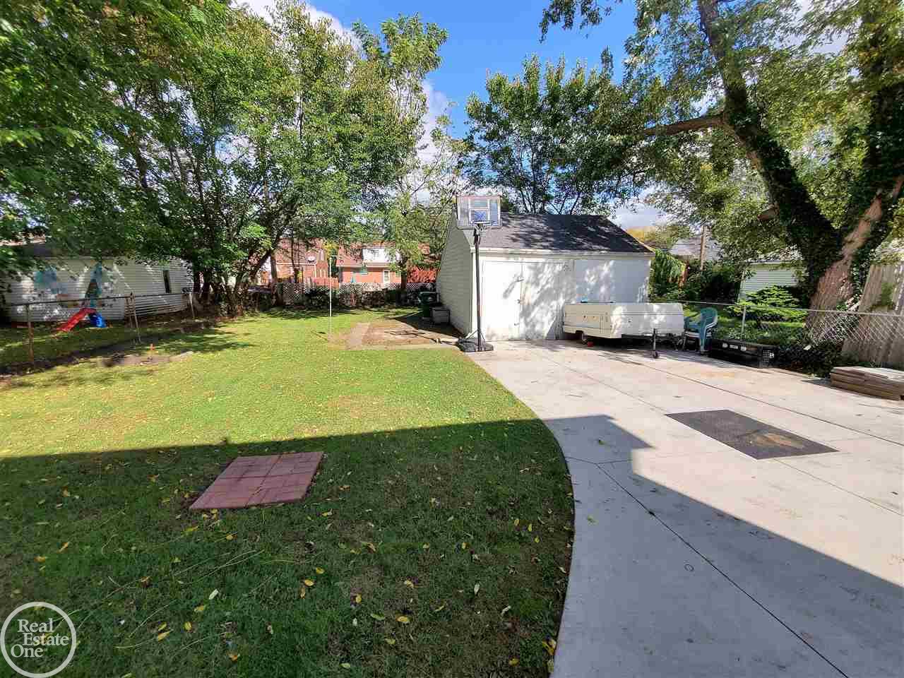 15713 Charles R Avenue Eastpointe, MI 48021 - Photo 60 of 65 Gallery Image 60