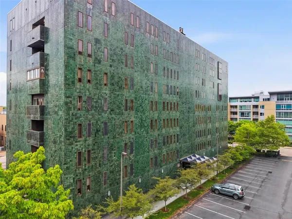 $395,000 | 540 North Neville Street, Unit 305, Pittsburgh, PA 15213