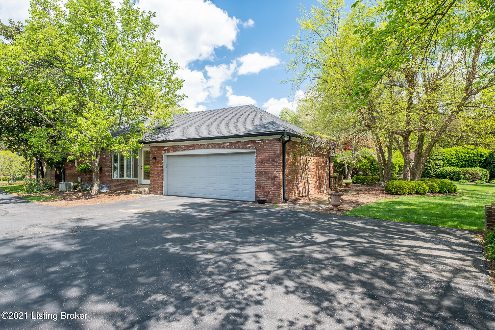 6014 Innes Trace Road Louisville, KY 40222 - Photo 50 of 56 2 car attached garage