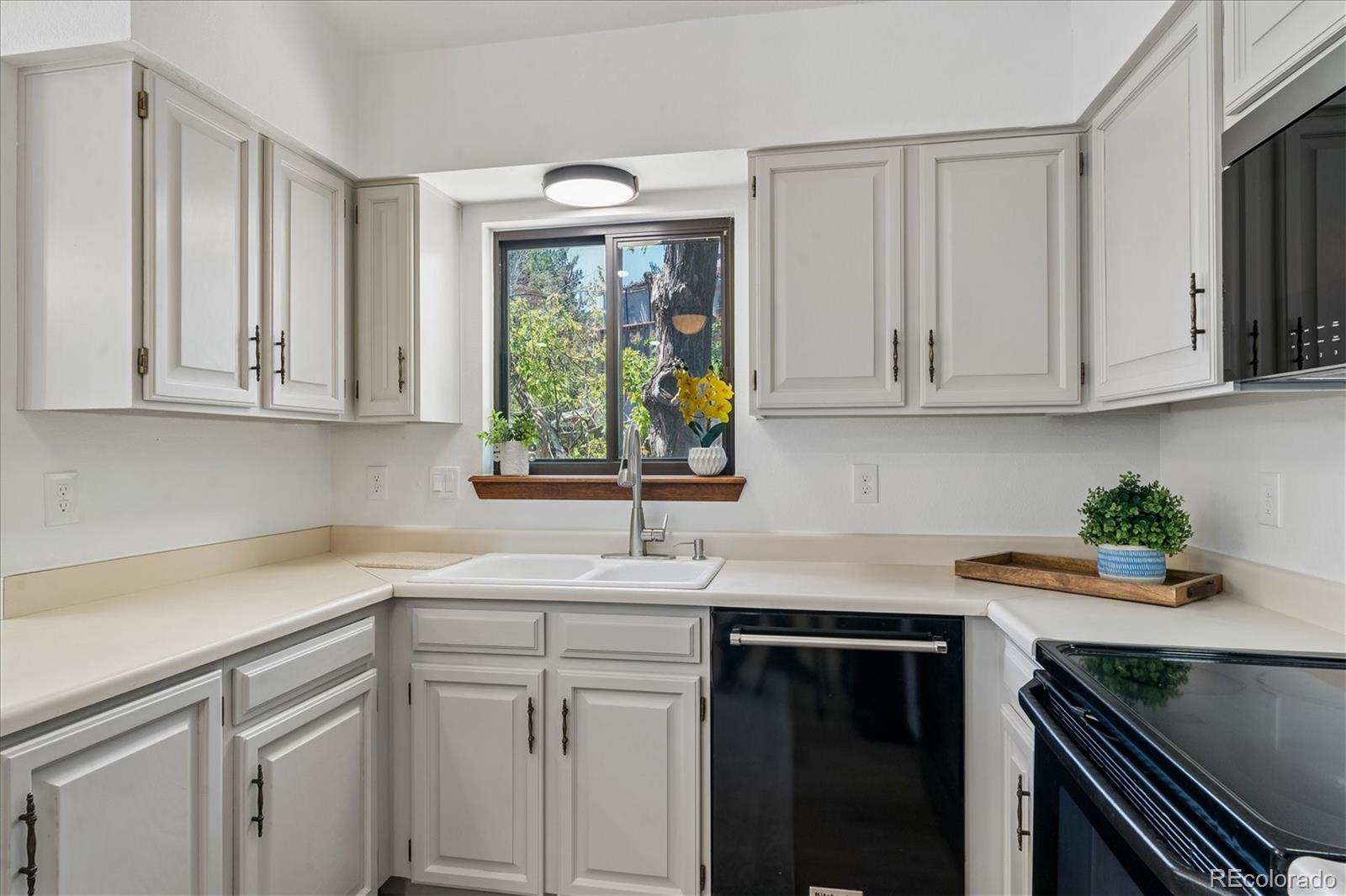 3509 South Rifle Street Aurora, CO 80013 - Photo 9 of 27 Gallery Image 9