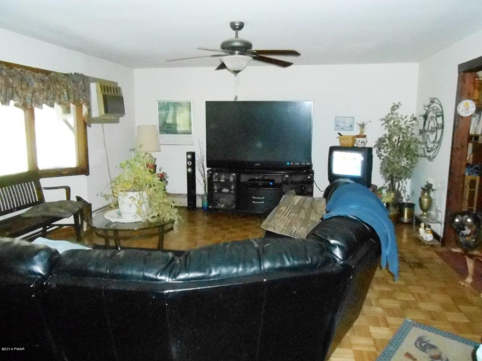 331 Rt 590 Greeley, PA 18425 - Photo 12 of 26