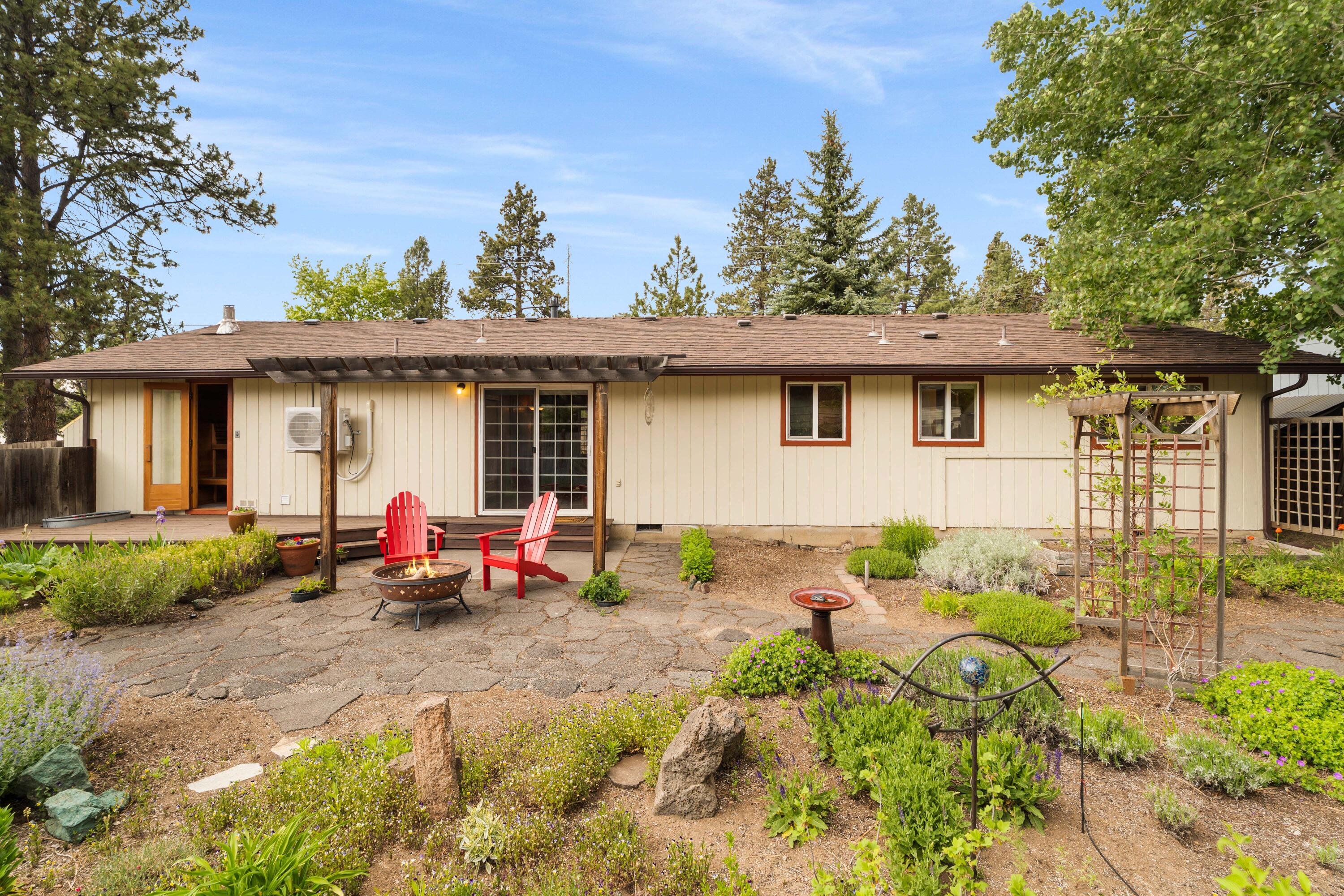 1627 Northeast Bear Creek Road Bend, OR 97702 - Photo 32 of 46 .