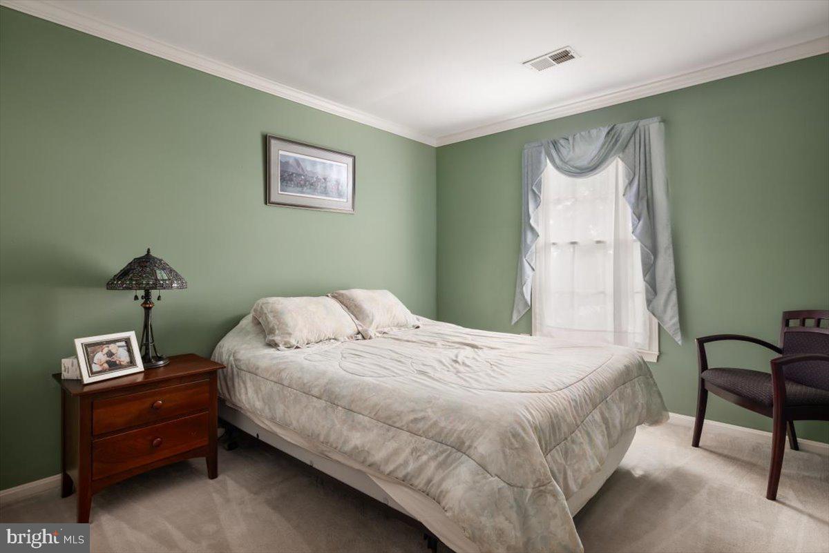 19606 Ridgeside Road Bluemont, VA 20135 - Photo 35 of 74 Guest bedroom