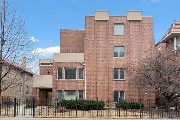$350,000 | 407 South Oak Park Avenue, Unit H, Oak Park, IL 60302