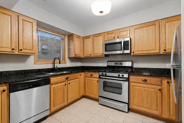 $350,000 | 407 South Oak Park Avenue, Unit H, Oak Park, IL 60302