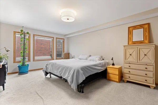 $350,000 | 407 South Oak Park Avenue, Unit H, Oak Park, IL 60302