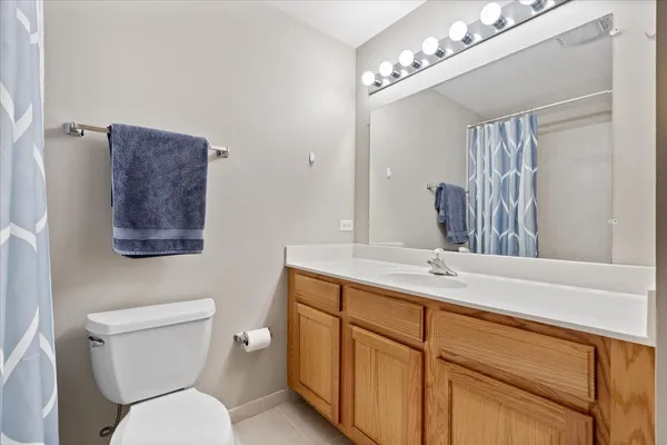 $350,000 | 407 South Oak Park Avenue, Unit H, Oak Park, IL 60302