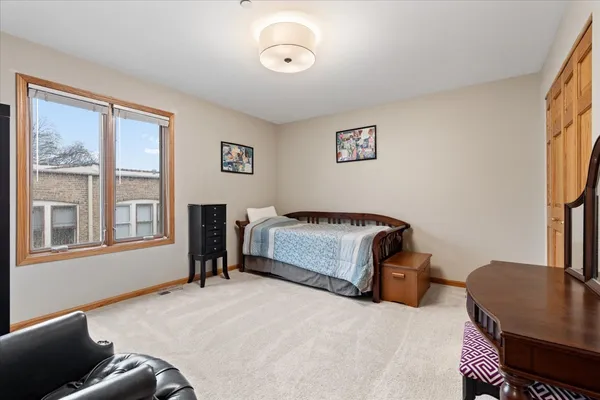 $350,000 | 407 South Oak Park Avenue, Unit H, Oak Park, IL 60302