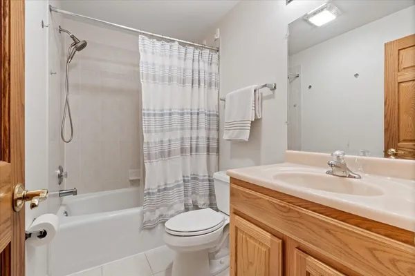 $350,000 | 407 South Oak Park Avenue, Unit H, Oak Park, IL 60302