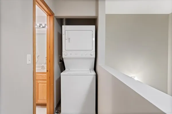 $350,000 | 407 South Oak Park Avenue, Unit H, Oak Park, IL 60302