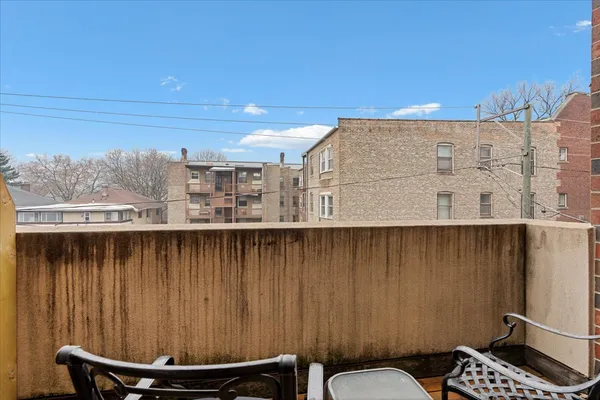 $350,000 | 407 South Oak Park Avenue, Unit H, Oak Park, IL 60302