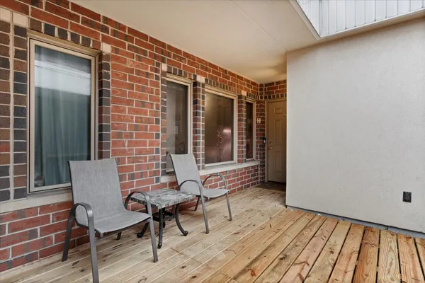 $350,000 | 407 South Oak Park Avenue, Unit H, Oak Park, IL 60302
