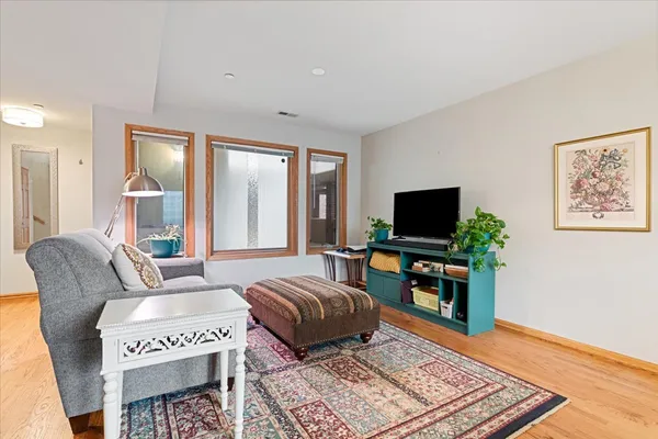 $350,000 | 407 South Oak Park Avenue, Unit H, Oak Park, IL 60302