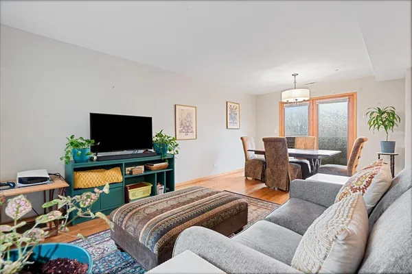 $350,000 | 407 South Oak Park Avenue, Unit H, Oak Park, IL 60302