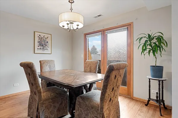 $350,000 | 407 South Oak Park Avenue, Unit H, Oak Park, IL 60302