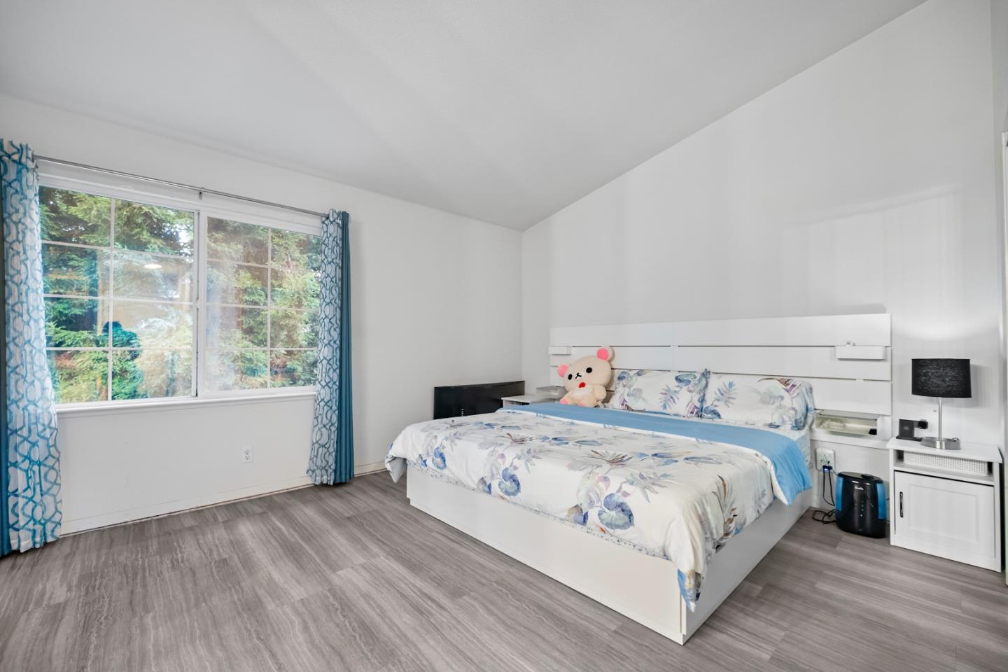 708 Raineer Court San Leandro, CA 94577 - Photo 15 of 32 a bedroom with a large bed and a large window