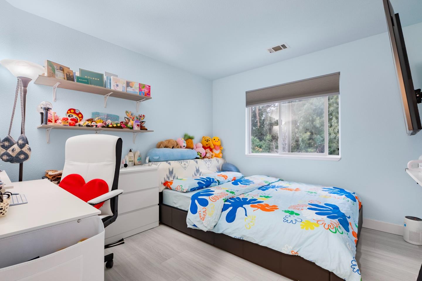 708 Raineer Court San Leandro, CA 94577 - Photo 19 of 32 a bedroom with a bed and window