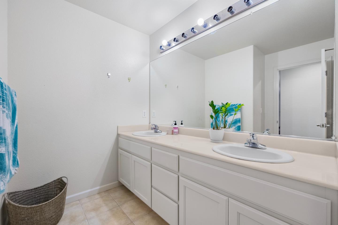 708 Raineer Court San Leandro, CA 94577 - Photo 24 of 32 a bathroom with a sink and a mirror