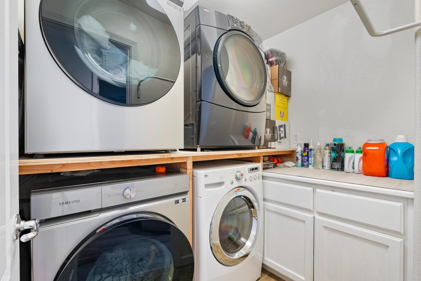 708 Raineer Court San Leandro, CA 94577 - Photo 27 of 32 a utility room with dryer and washer