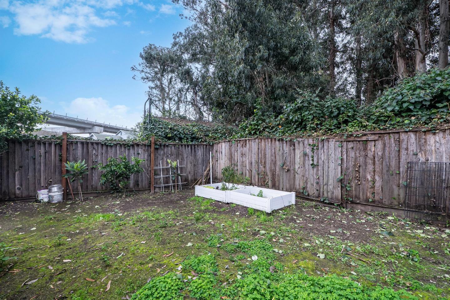 708 Raineer Court San Leandro, CA 94577 - Photo 31 of 32 a backyard with wooden fence and a bench
