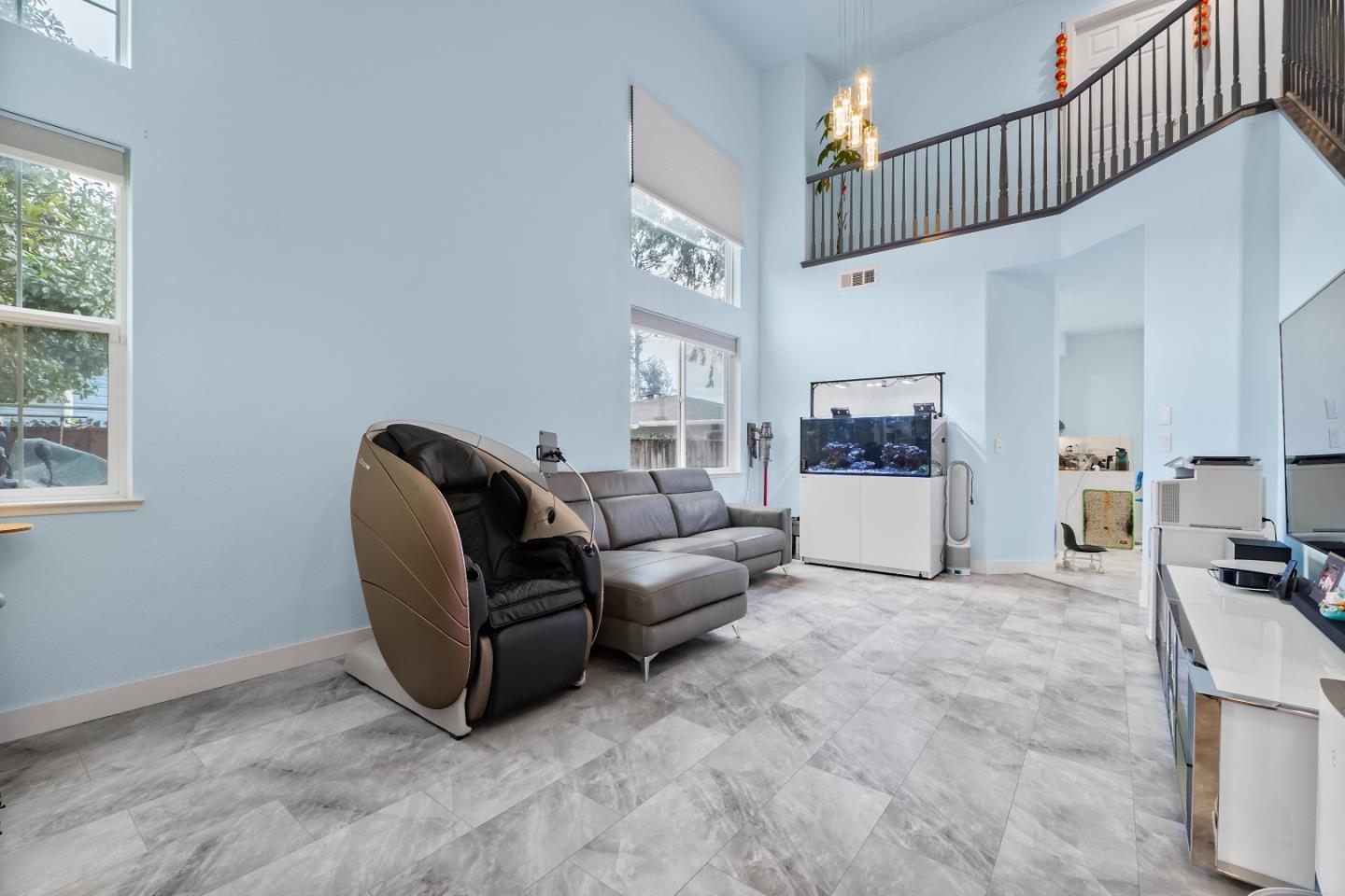 708 Raineer Court San Leandro, CA 94577 - Photo 4 of 32 a living room with furniture and window