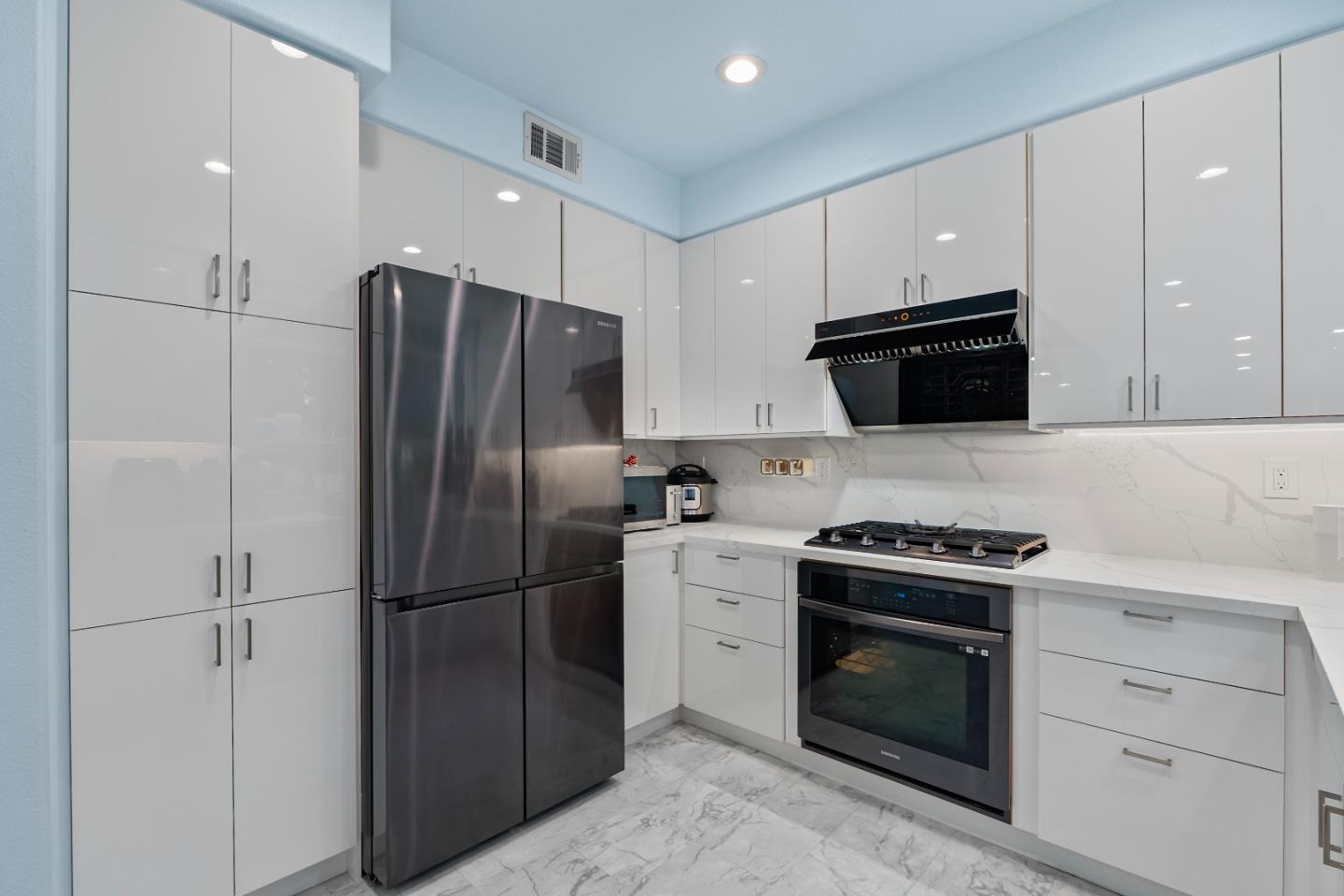 708 Raineer Court San Leandro, CA 94577 - Photo 6 of 32 a kitchen with a stove microwave and refrigerator